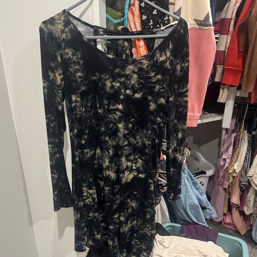 Entro Black and Cream Long Sleeve Dress